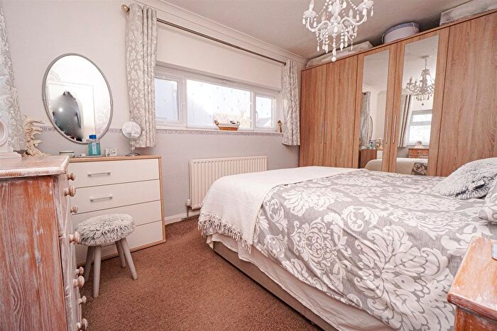 2 Bedroom Detached Bungalow For Sale In Lancing Close, Hastings, TN34