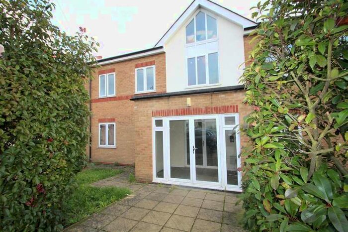 2 Bedroom Flat To Rent In Pole Hill Road, Uxbridge, UB10