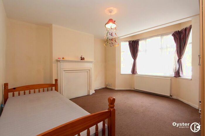 1 Bedroom Flat To Rent In Buckingham Road, Edgware, HA8