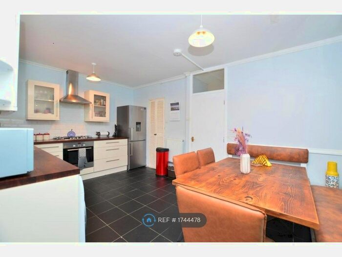 2 Bedroom Terraced House To Rent In Birch Close, London, SE15