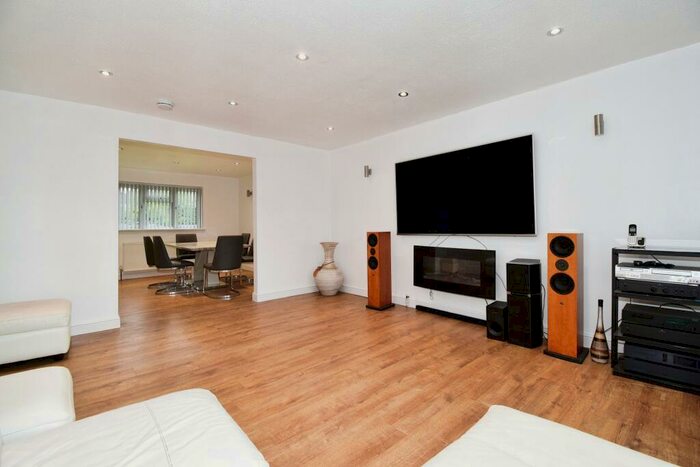 4 Bedroom Detached House To Rent In Faldo Close, Rushey Mead, LE4