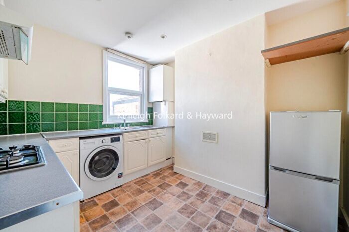 1 Bedroom Terraced House To Rent In New Trinity Road, London, N2