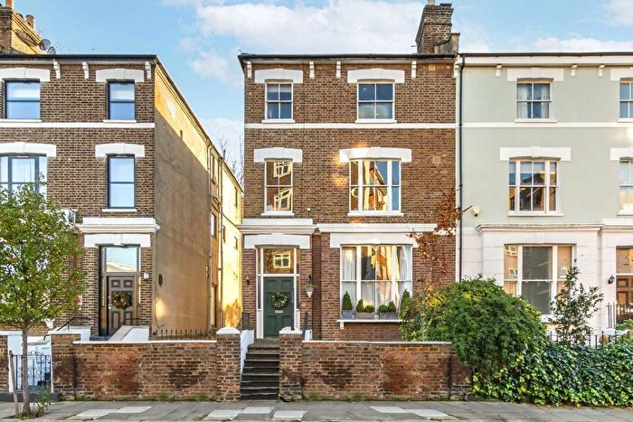 2 Bedroom Flat To Rent In Girdlers Road, Brook Green, W14
