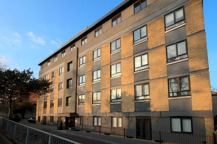 2 Bedroom Flat To Rent In Town Centre, Yeovil, Somerset, BA20
