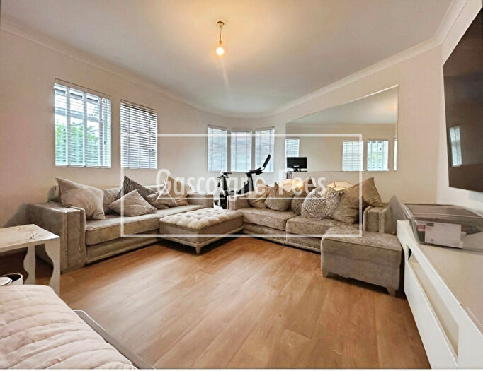 4 Bedroom Apartment To Rent In Farnborough Road, GU14