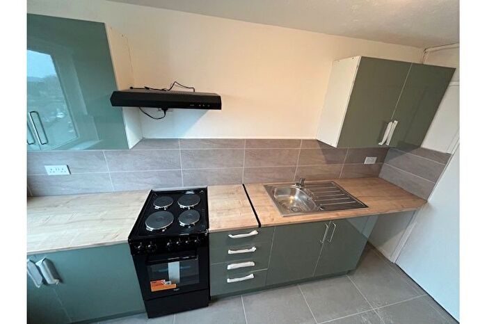 2 Bedroom Flat To Rent In Selcroft Avenue, Quinton, Birmingham, B32