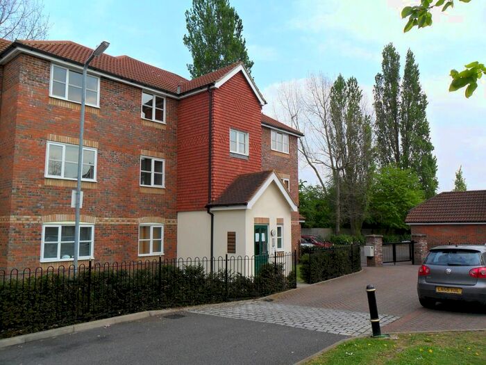 1 Bedroom Flat To Rent In Whitehead Way, Chiltern Mews, Aylesbury, Buckinghamshire, HP21