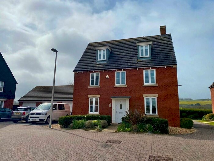 5 Bedroom Detached House To Rent In Cowick Court, Exeter, EX2