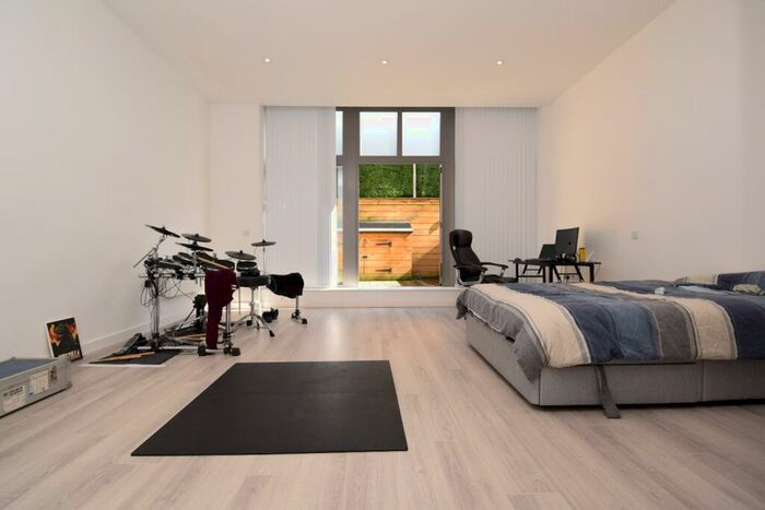 Studio To Rent In Talbot Skyline, - Imperial Drive, Harrow, Greater London, HA2