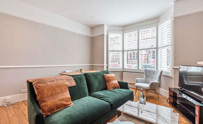 2 Bedroom Flat To Rent In Ostade Road, Brixton, London, SW2