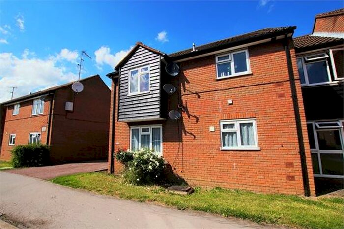1 Bedroom Flat To Rent In Bardfield Way, Rayleigh, SS6