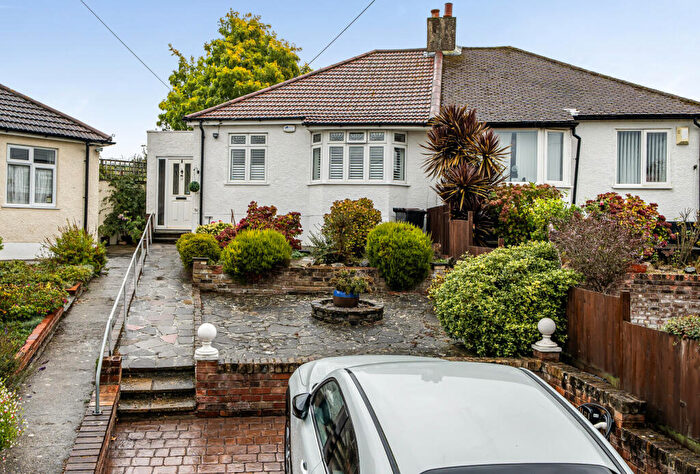 2 Bedroom Bungalow For Sale In Andrews Close, Orpington, BR5
