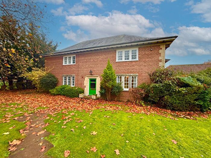 2 Bedroom Flat For Sale In Burnhams Field, Aylesbury, HP22