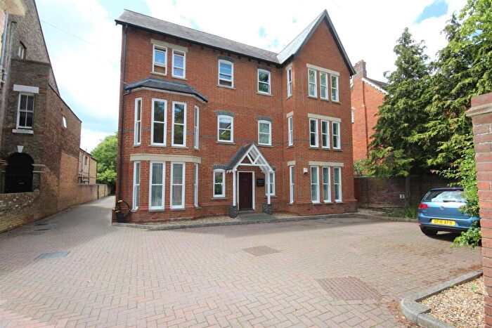 2 Bedroom Apartment For Sale In Linden Road, Bedford, MK40