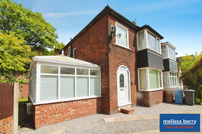 3 Bedroom Semi-Detached House For Sale In Oakmoor Drive, Salford, Manchester, M7