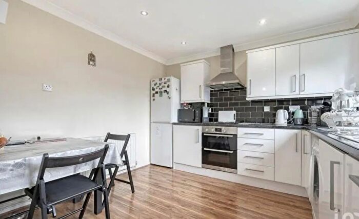 3 Bedroom Semi-Detached House To Rent In Tyefields, Basildon, SS13