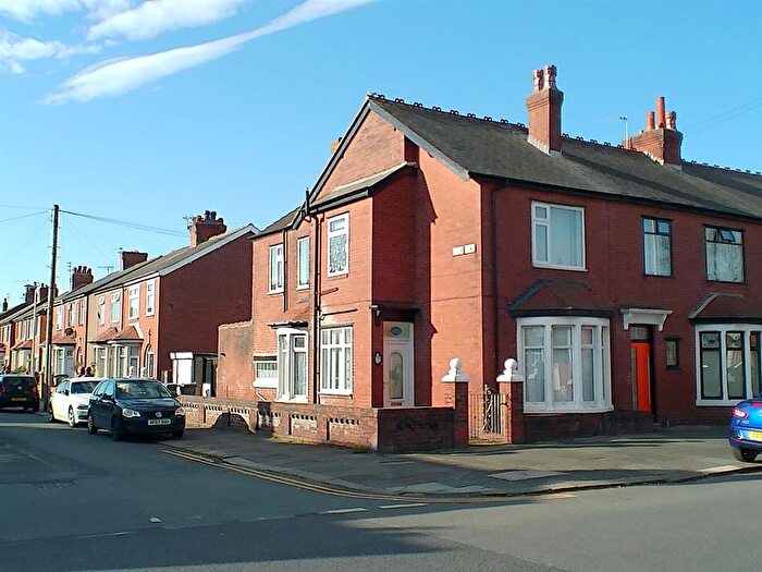 3 Bedroom End Of Terrace House For Sale In Highfield Road, Blackpool, FY4