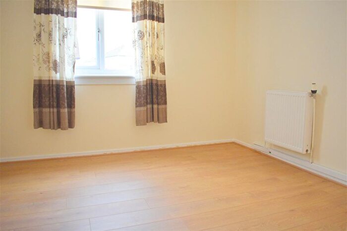 2 Bedroom Flat To Rent In Carwadric Road, Thornliebank, Glasgow, G46