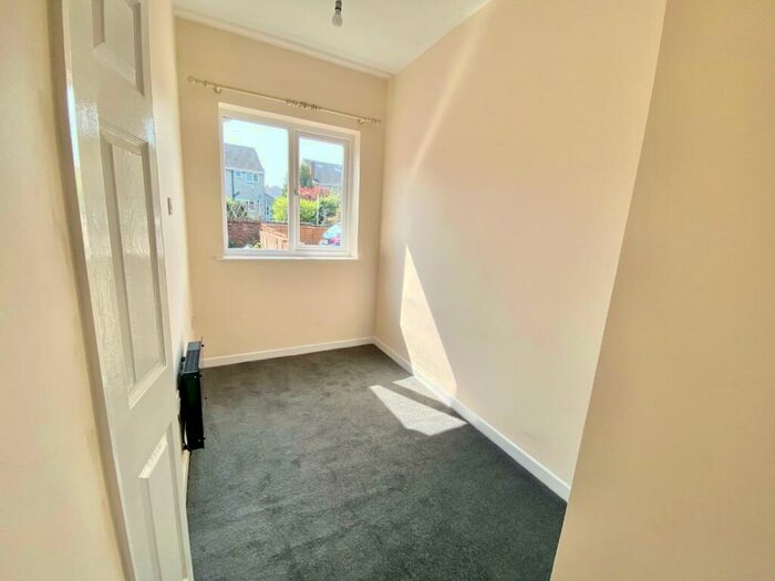 1 Bedroom Flat To Rent In Westbourne Road, Downend, Bristol, BS16