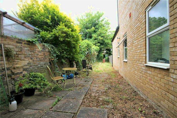 1 Bedroom Apartment For Sale In Woodside Green, London, SE25