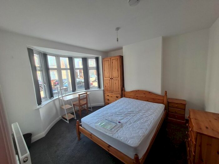 5 Bedroom Property To Rent In Southfield Avenue, Northampton, NN4