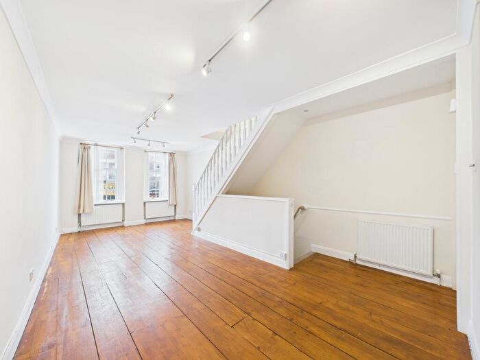 2 Bedroom Apartment For Sale In Highgate High Street, London, N6