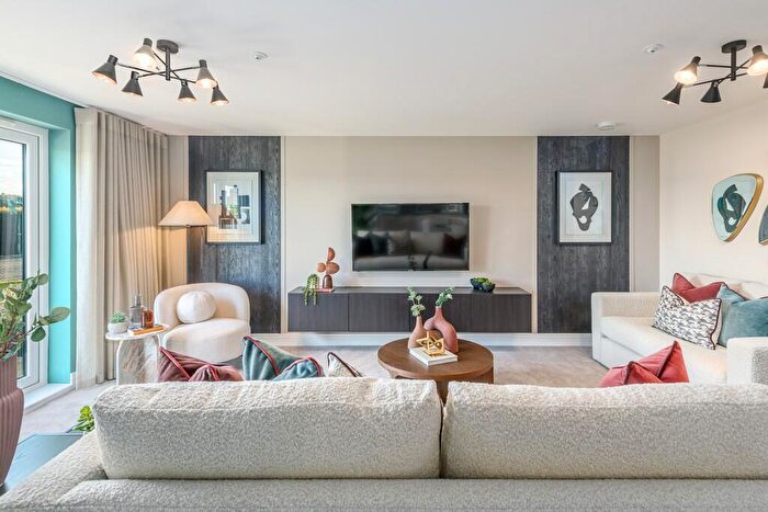 3 Bedroom Apartment For Sale In Turnhouse Road, Edinburgh, EH12