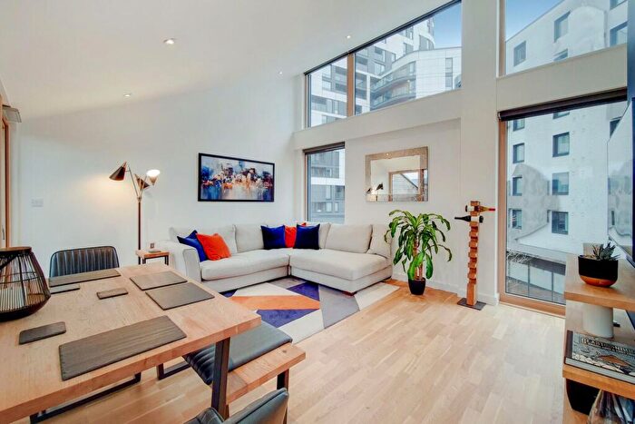 2 Bedroom Flat For Sale In St Marks Square, Bromley, BR2
