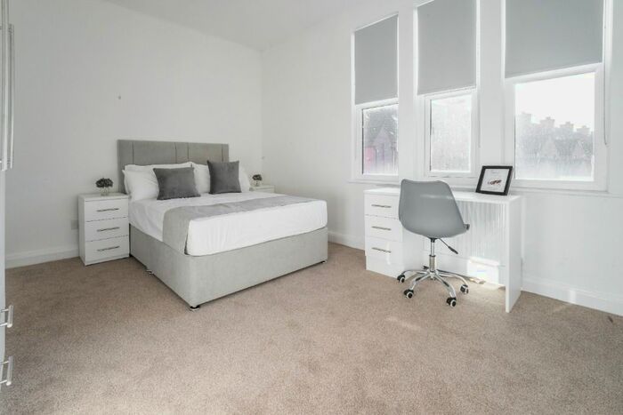 2 Bedroom Flat To Rent In Coronation Street, Salford, Manchester, M5