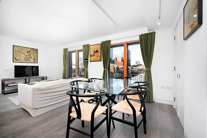 3 Bedroom Flat To Rent In Pitfield Street, London, N1