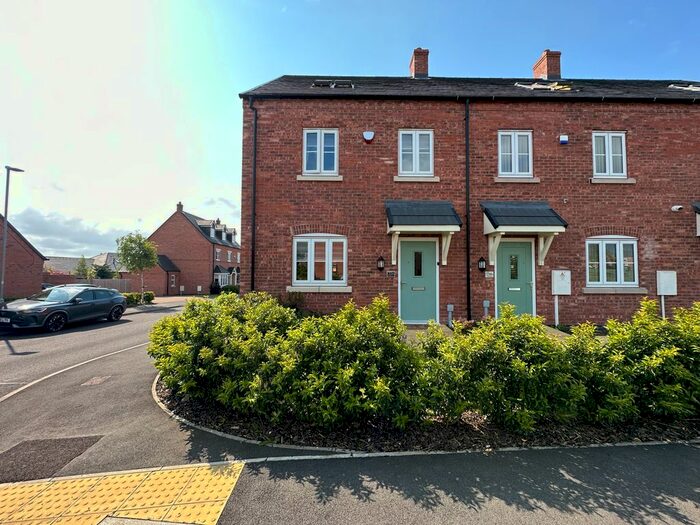 3 Bedroom Town House To Rent In Bluebell Way, Tutbury, DE13