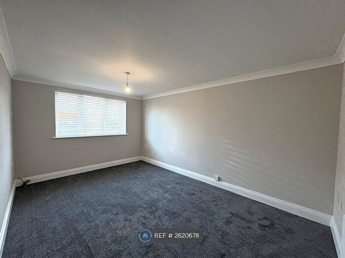 2 Bedroom Flat To Rent In St. Georges Court, Poole, BH12