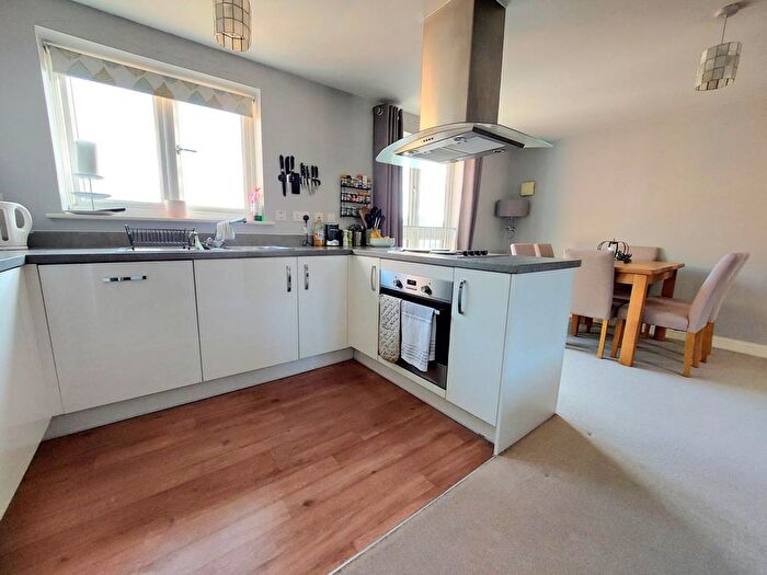 2 Bedroom Flat For Sale In Edge Street, Aylesbury, HP19