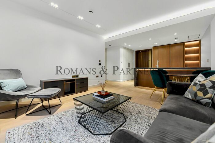 2 Bedroom Flat To Rent In Lincoln Square, Holborn, WC2A