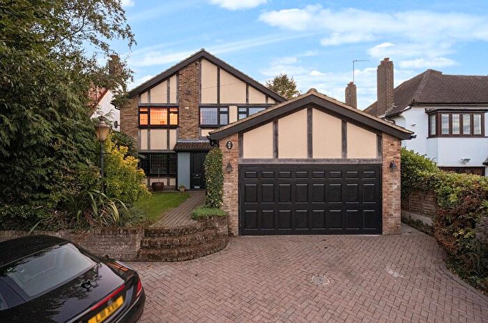 4 Bedroom Detached House For Sale In Little Bushey Lane, Bushey, WD23
