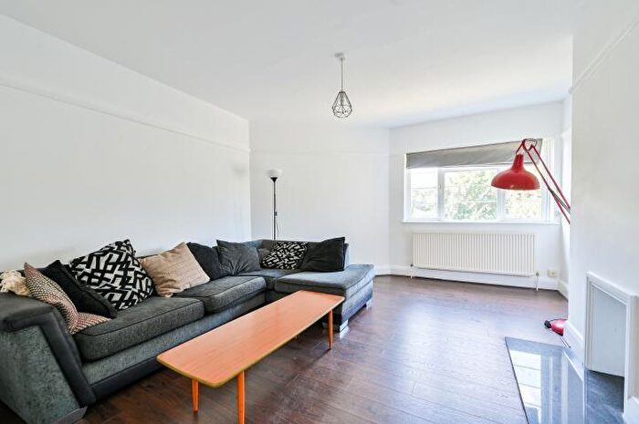 2 Bedroom Flat For Sale In Parklands, Peckham Rye, London, SE22