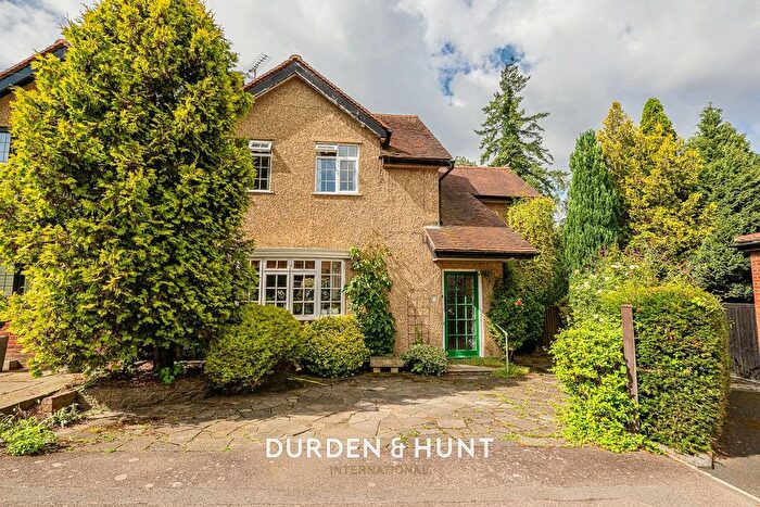 3 Bedroom Semi-Detached House For Sale In Forest Close, Waltham Abbey, EN9