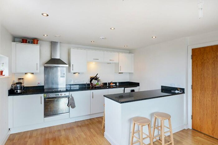 2 Bedroom Flat To Rent In Tyssen Street, London, E8