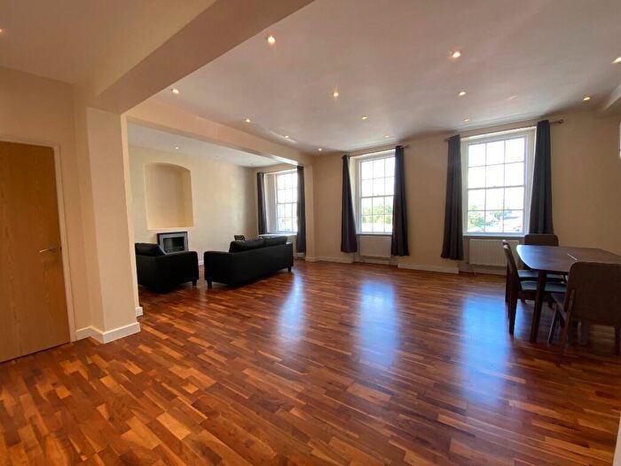3 Bedroom Flat To Rent In Redcliffe Parade West, Bristol, [Ref: KhpLlt], BS1