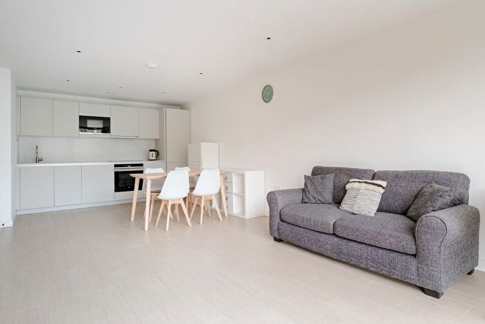 1 Bedroom Flat To Rent In Packington Square, London, N1