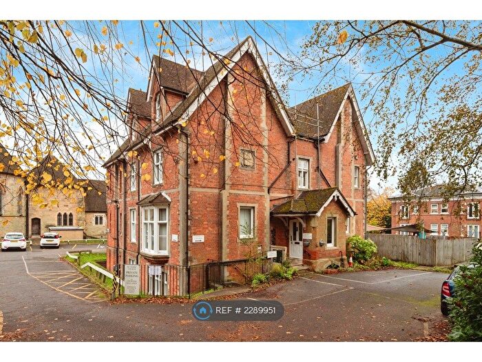 2 Bedroom Flat To Rent In Church House, Tunbridge Wells, TN2