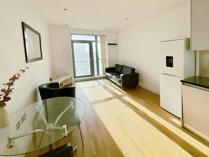 2 Bedroom Flat To Rent In Roberts Wharf, East Street, Leeds, West Yorkshire, LS9