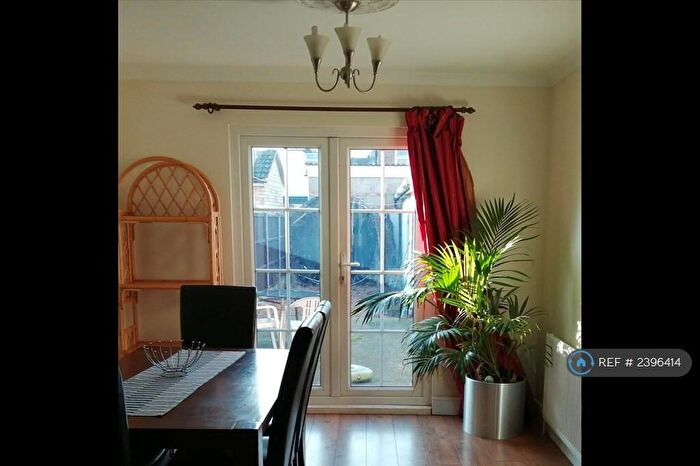 3 Bedroom Semi-Detached House To Rent In Cedars Road, Maidenhead, SL6