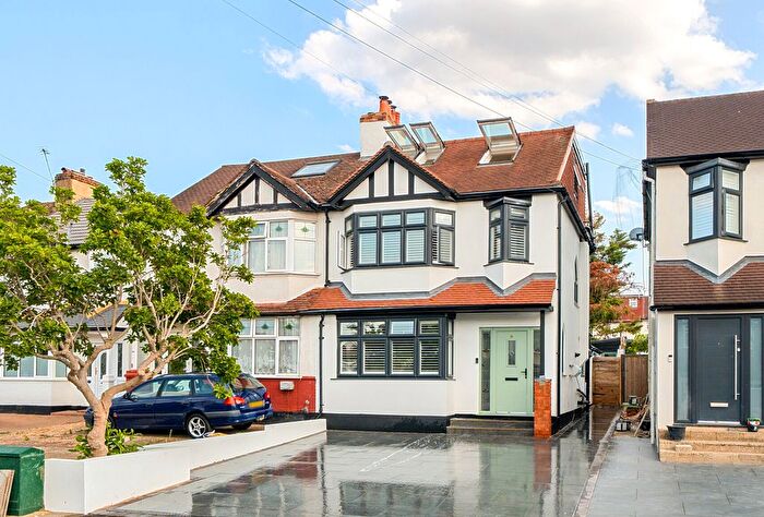 4 Bedroom Detached House For Sale In Carlingford Road, Morden, SM4