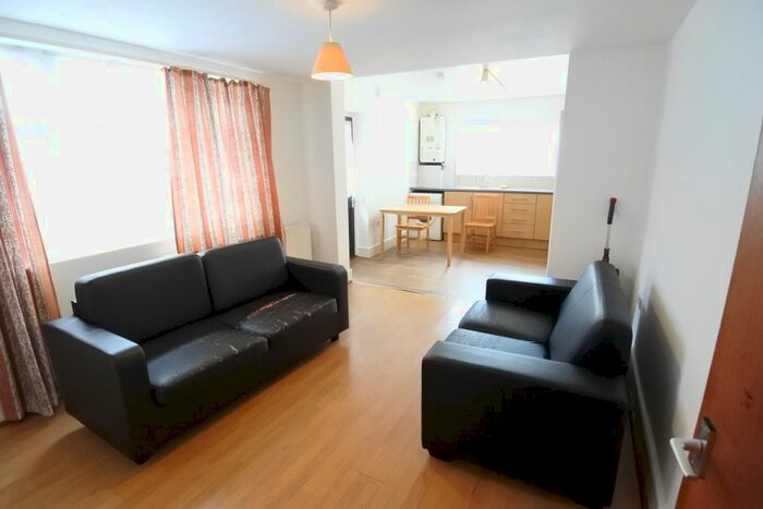 2 Bedroom Flat To Rent In Ambleside Road, Harlesden, NW10