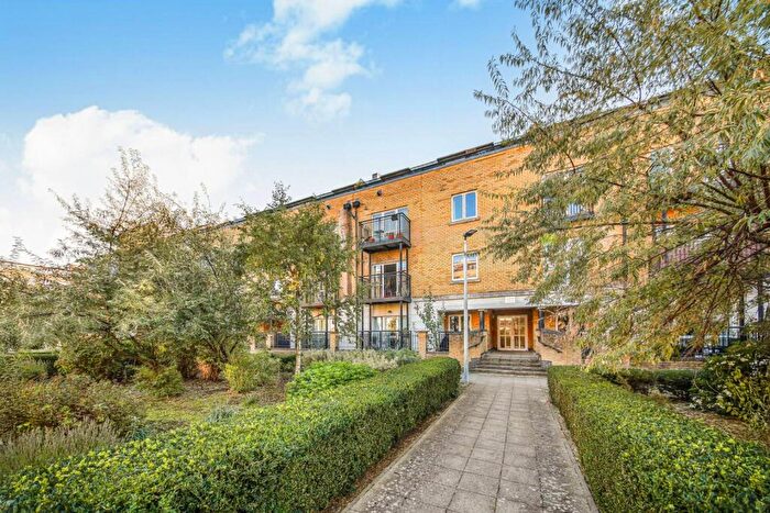 2 Bedroom Flat For Sale In Candle Street, Stepney, London, E1