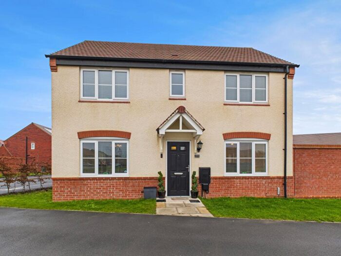 3 Bedroom Detached House For Sale In Featherstone Road, Boulton Moor, DE24