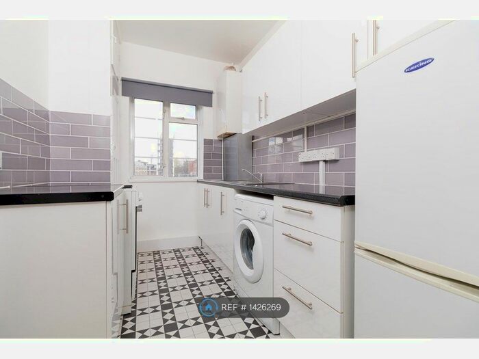 2 Bedroom Flat To Rent In Dover Court, London, SE10