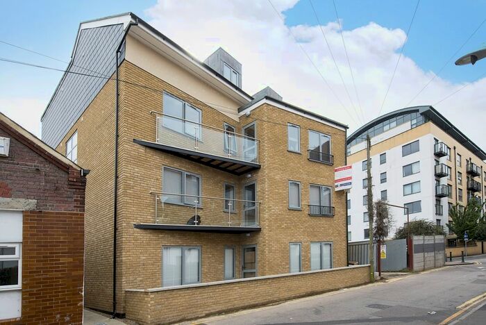 3 Bedroom Flat To Rent In Loates Lane, Watford, WD17