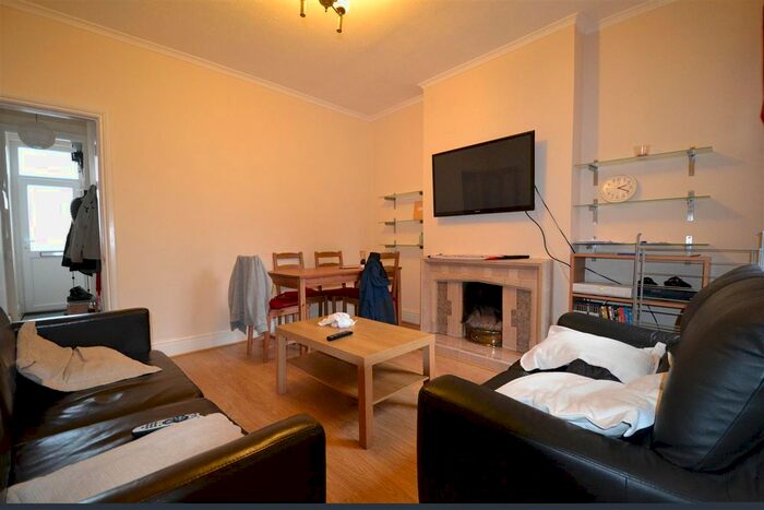 4 Bedroom Terraced House To Rent In Flexible Start Date Selly Oak, Birmingham, B29